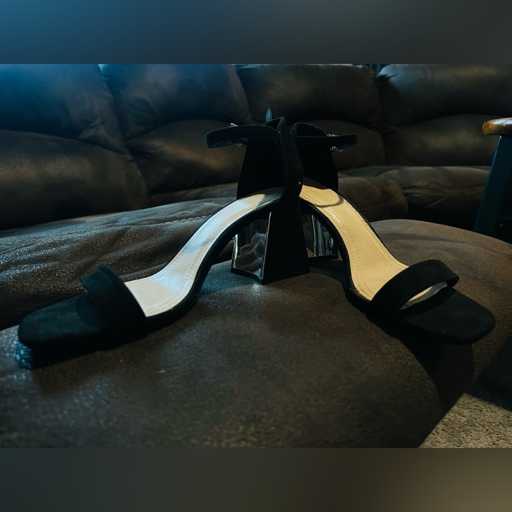 Beautiful Shoes 👠 - Picture 3 of 4